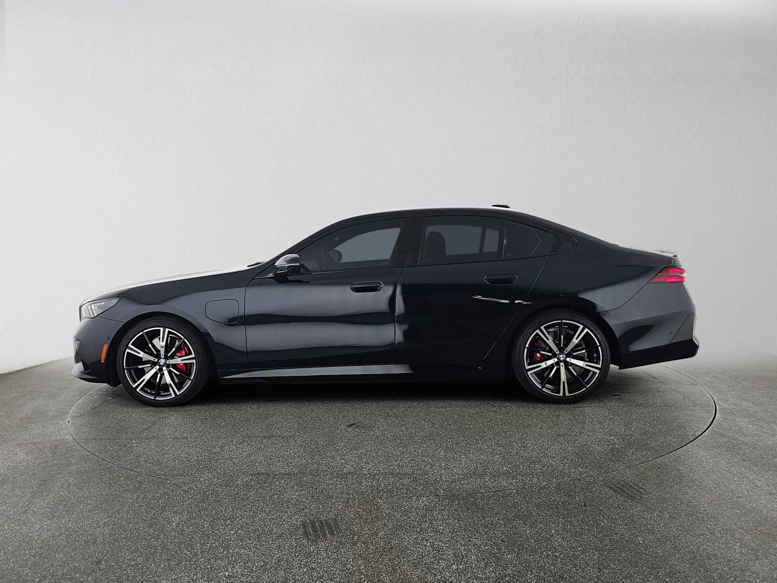 Used 2026 BMW 550e xDrive w/ Premium Package AWD/4WD image 6
