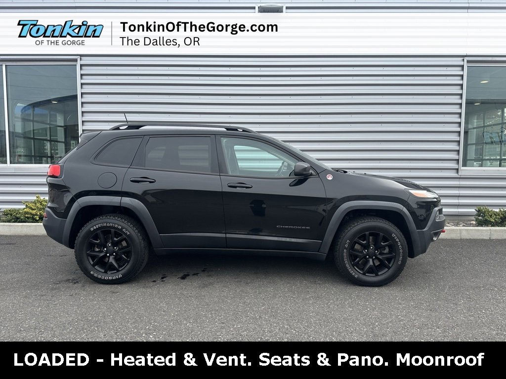 Used 2017 Jeep Cherokee Trailhawk image 2