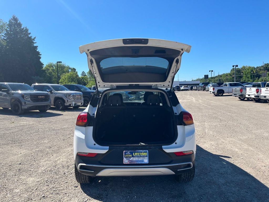 Used 2025 Buick Encore GX Preferred AWD/4WD image 8