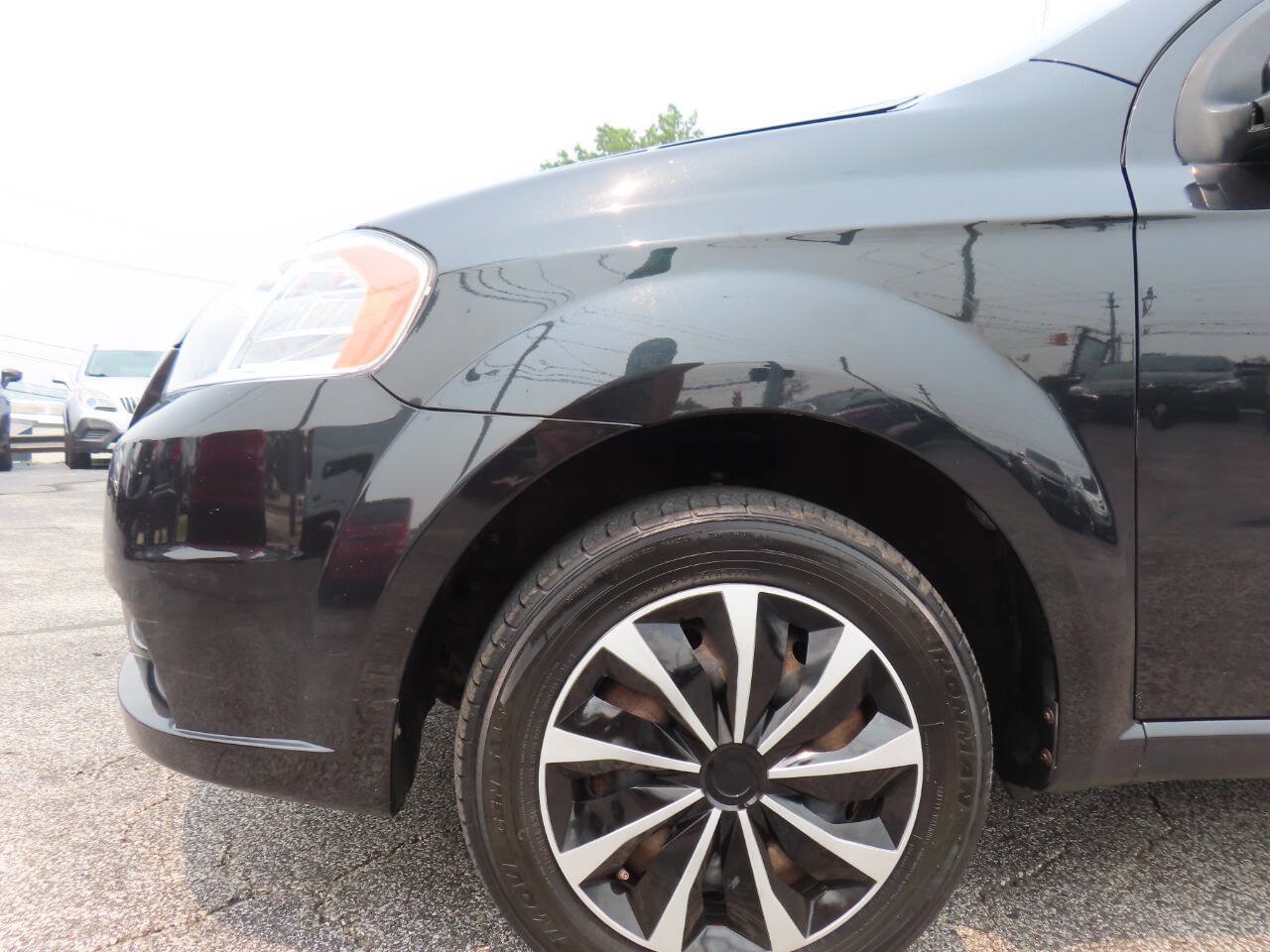 Used 2011 Chevrolet Aveo LT w/ Power and Convenience Package FWD image 31