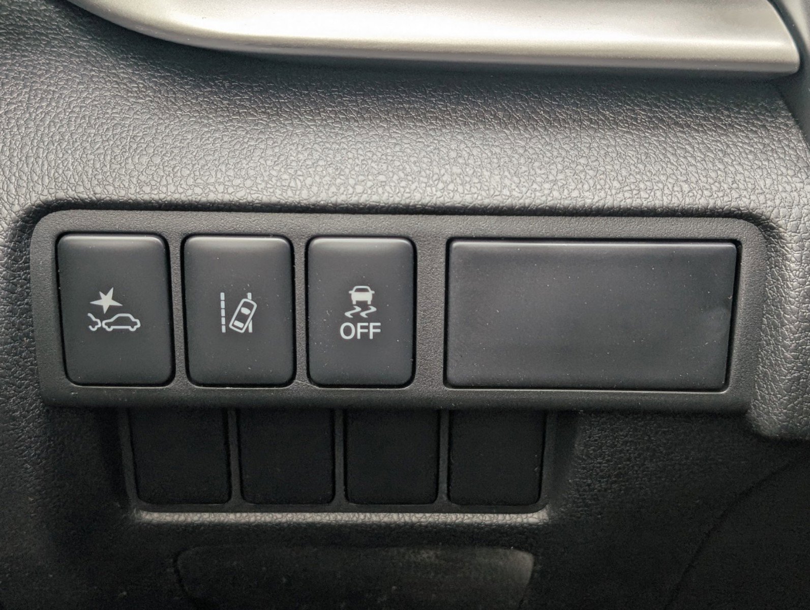 New 2025 Mitsubishi Eclipse Cross ES image 16