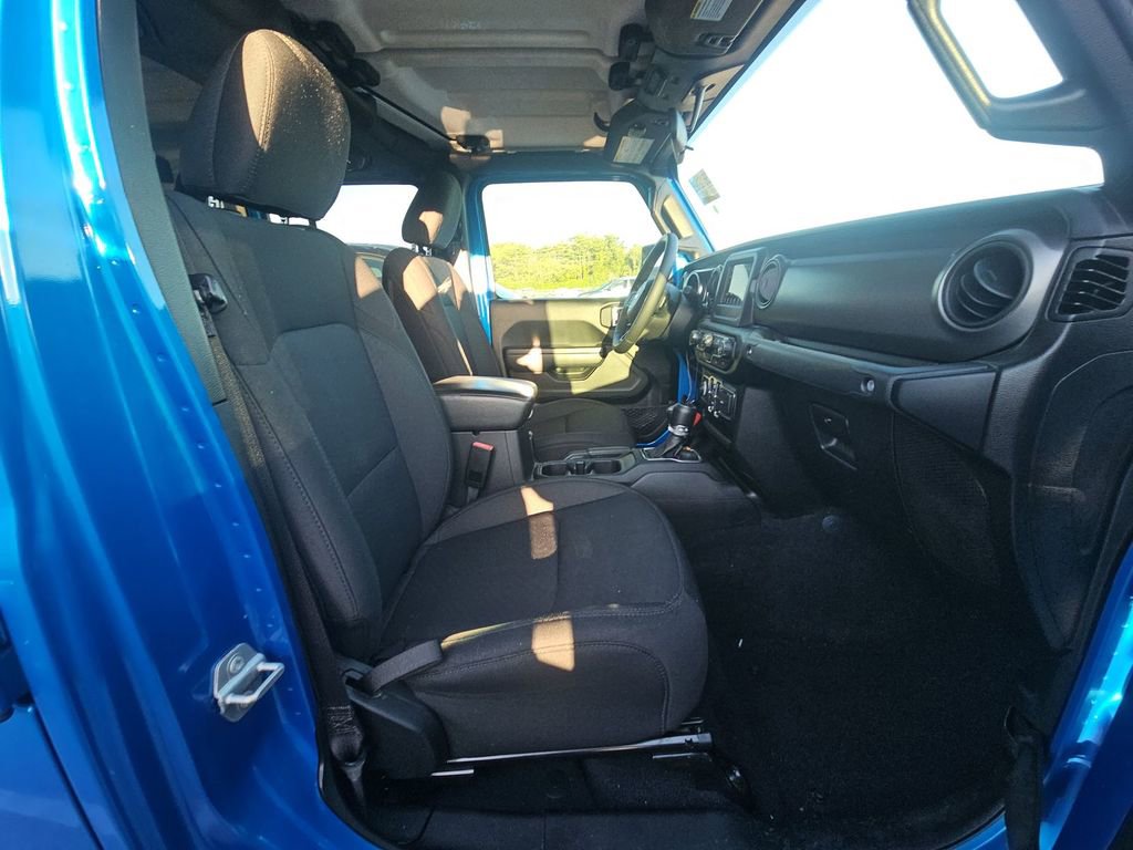 Used 2022 Jeep Gladiator Sport AWD/4WD image 5
