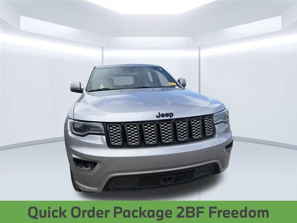 Used 2021 Jeep Grand Cherokee Laredo X AWD/4WD image 4