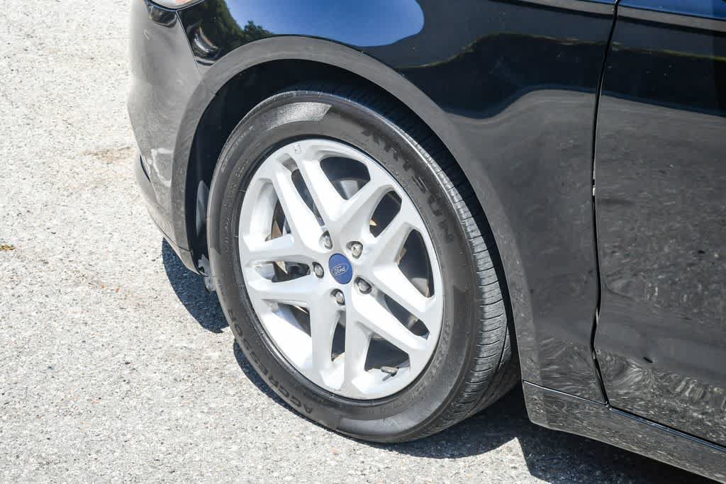 Used 2016 Ford Fusion SE FWD image 10