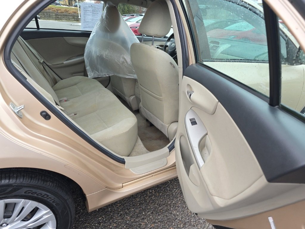 Used 2012 Toyota Corolla LE image 8