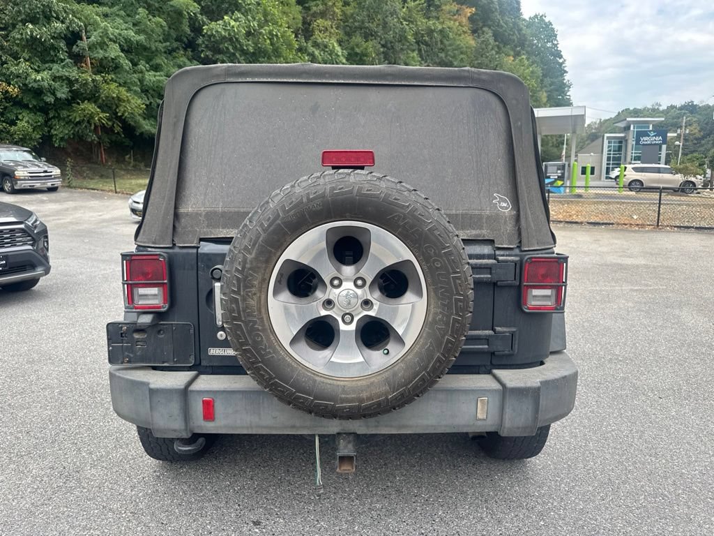 Used 2017 Jeep Wrangler Sport w/ Connectivity Group AWD/4WD image 5
