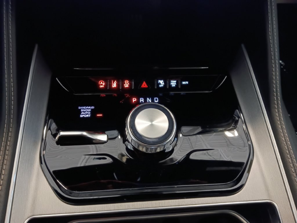 New 2026 Jeep Grand Wagoneer L Limited AWD/4WD image 10
