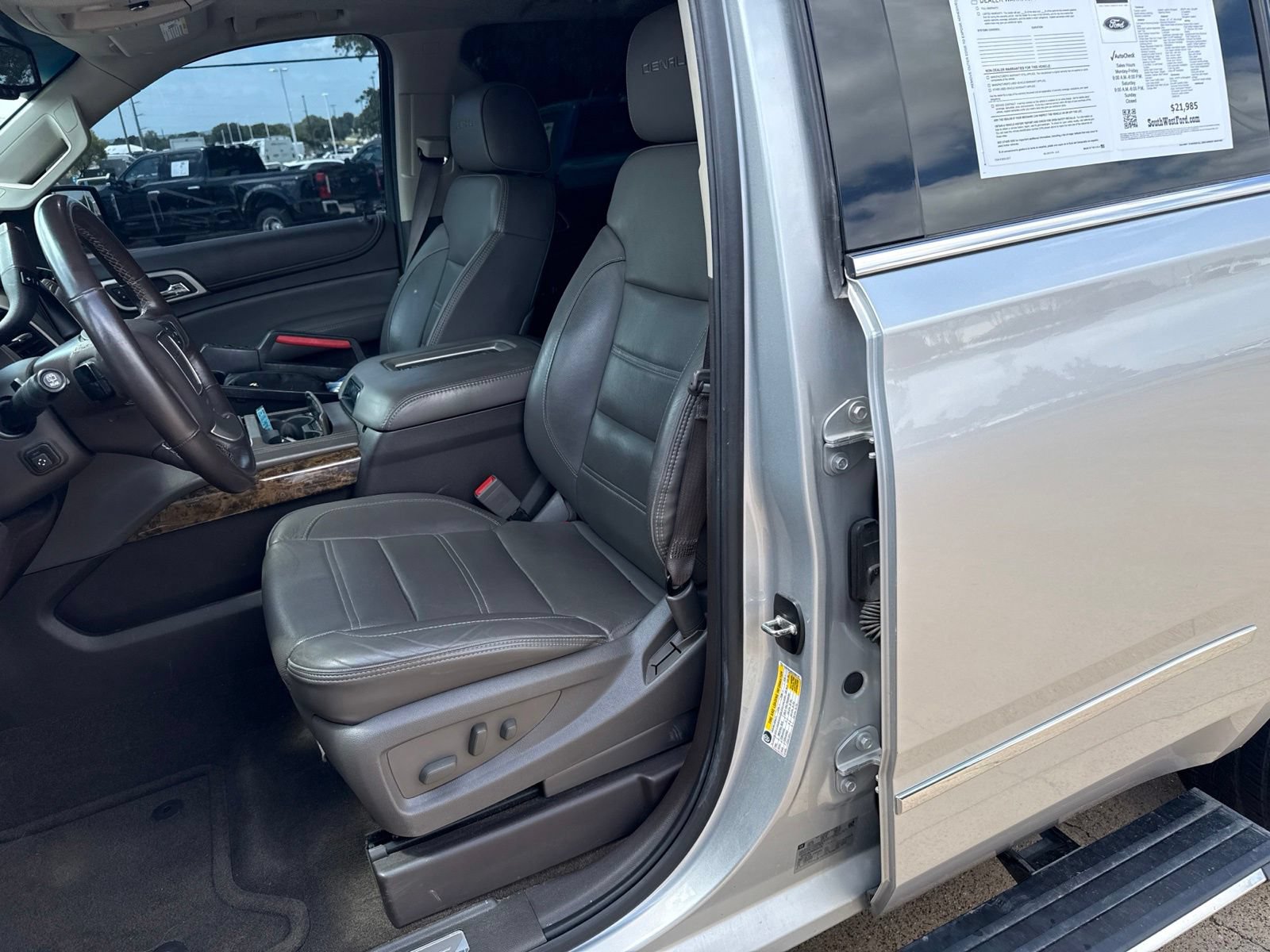 Used 2016 GMC Yukon Denali w/ Open Road Package RWD image 13