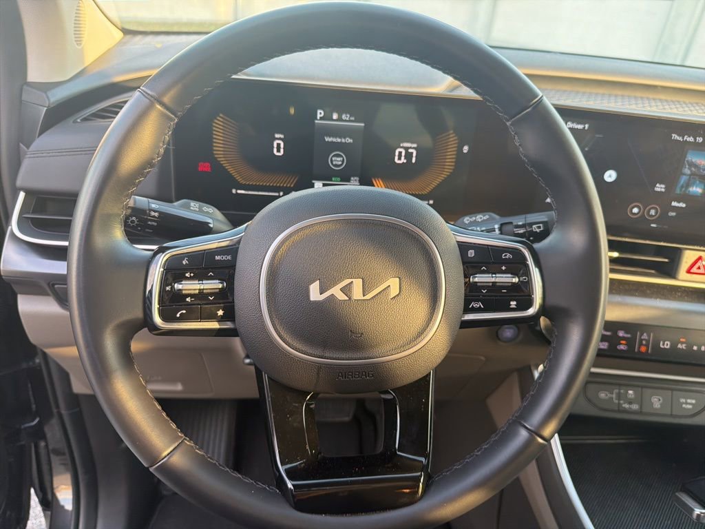 Used 2025 Kia Carnival image 22