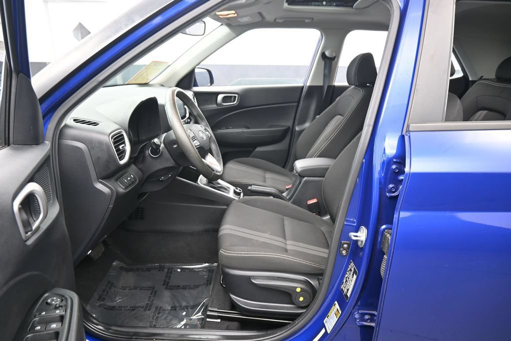 Used 2022 Hyundai Venue SEL FWD image 11
