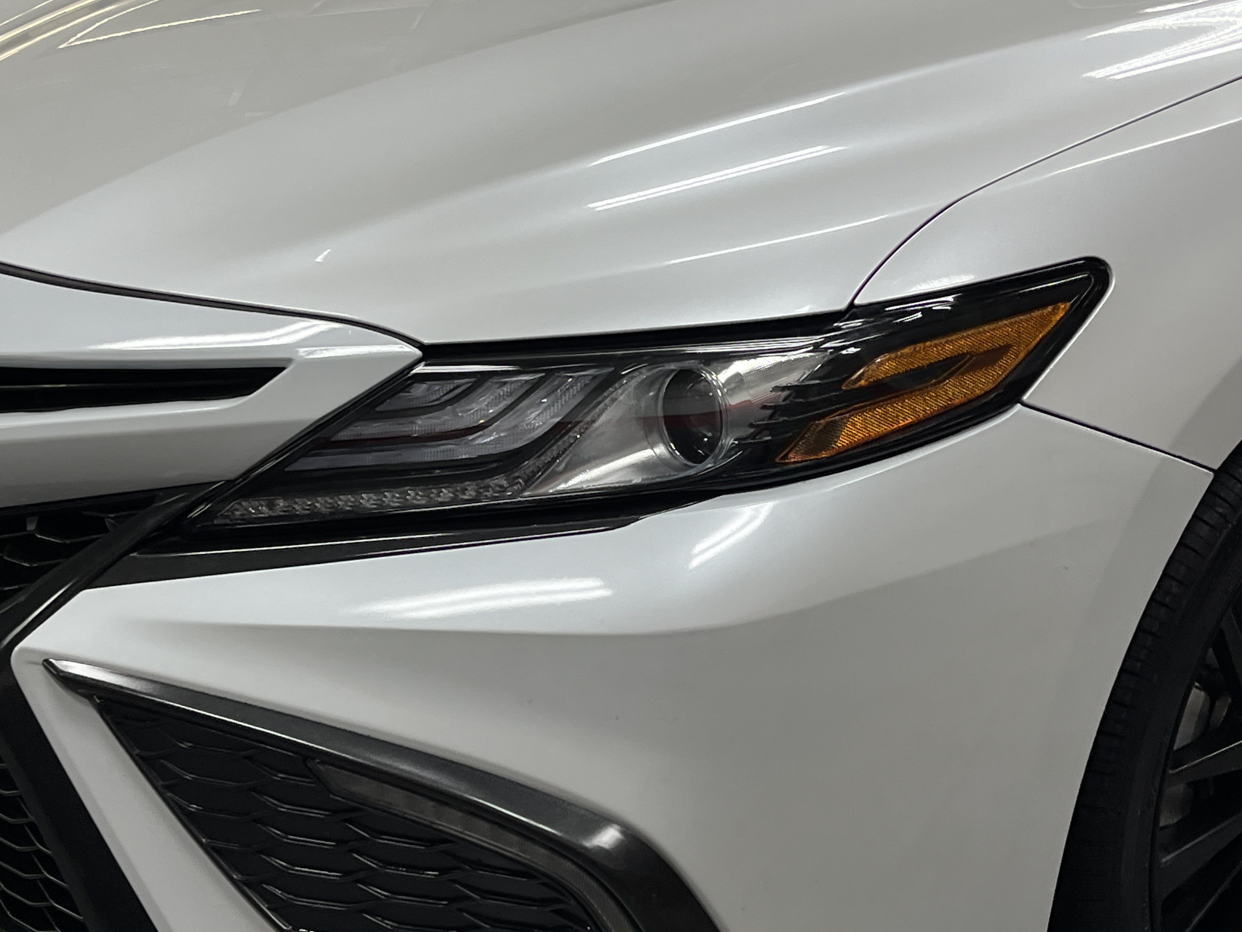 Used 2022 Toyota Camry XSE FWD image 6