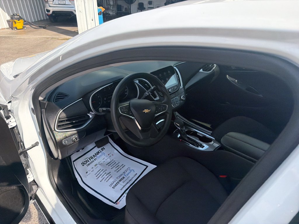 Used 2025 Chevrolet Malibu LT FWD image 16