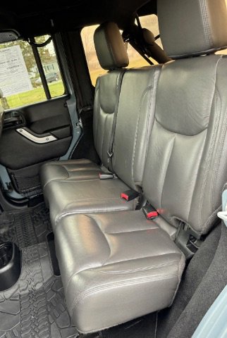 Used 2015 Jeep Wrangler Unlimited Rubicon w/ Connectivity Group image 25