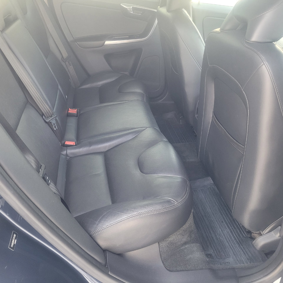 Used 2015 Volvo XC60 T6 Platinum w/ Climate Package image 28