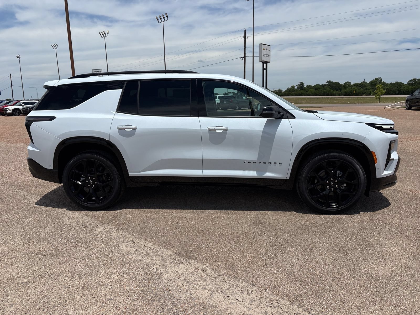 New 2026 Chevrolet Traverse RS w/ LPO, Floor Liner Package FWD image 7