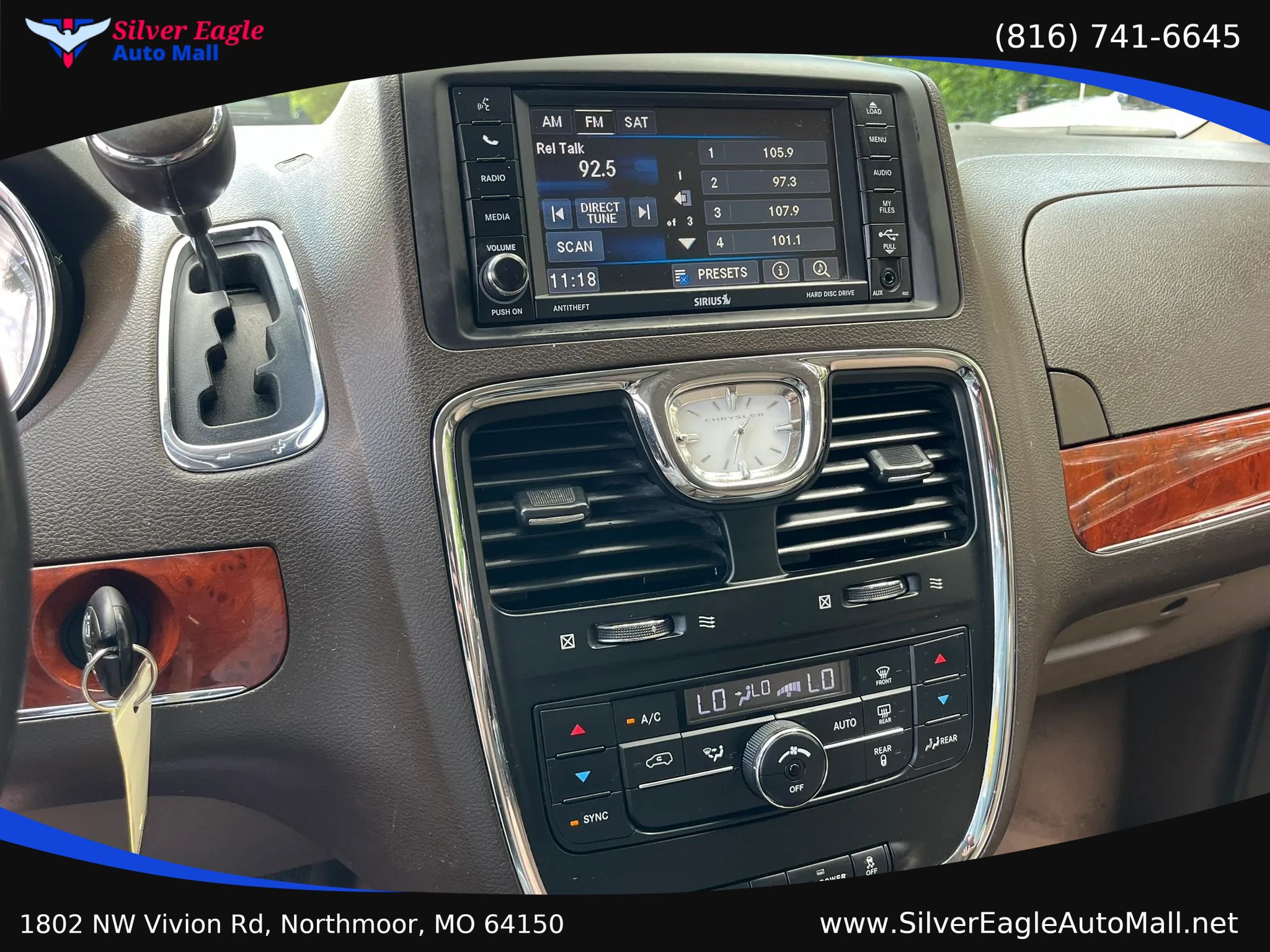 Used 2014 Chrysler Town & Country Touring FWD image 13