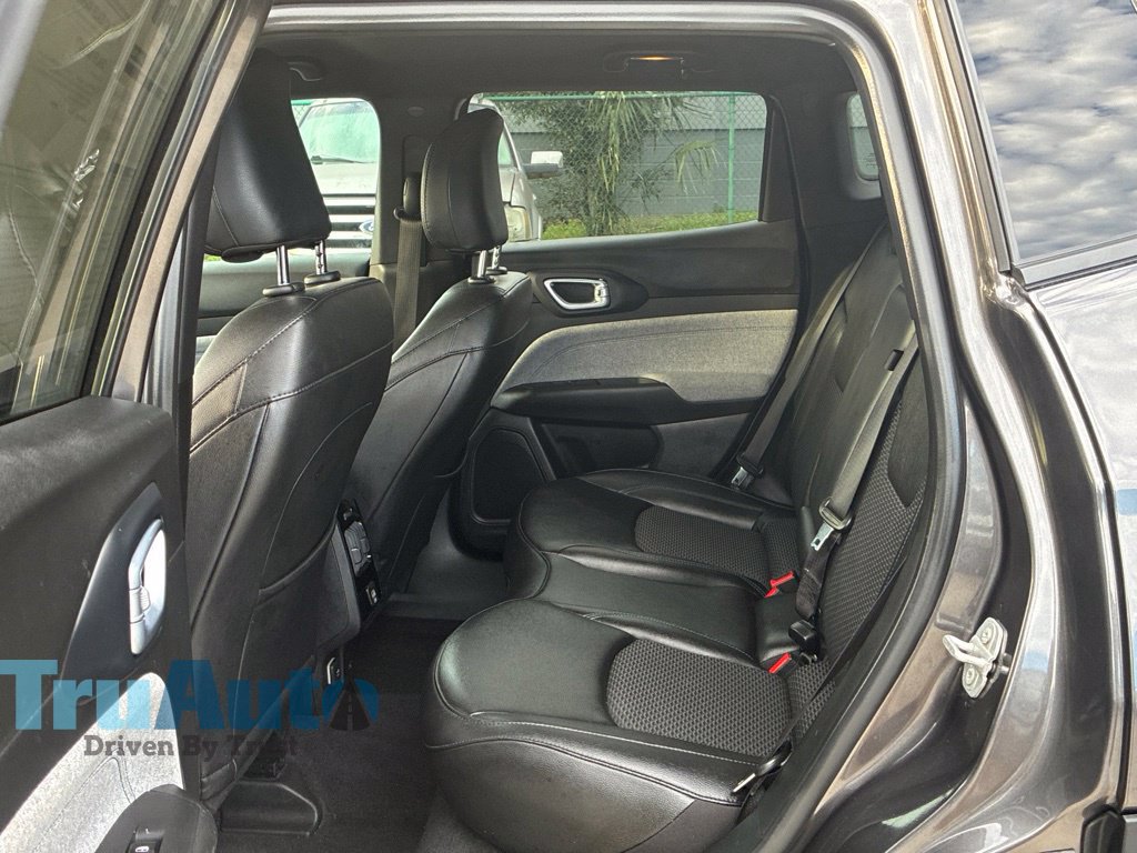 Used 2024 Jeep Compass Latitude AWD/4WD image 37