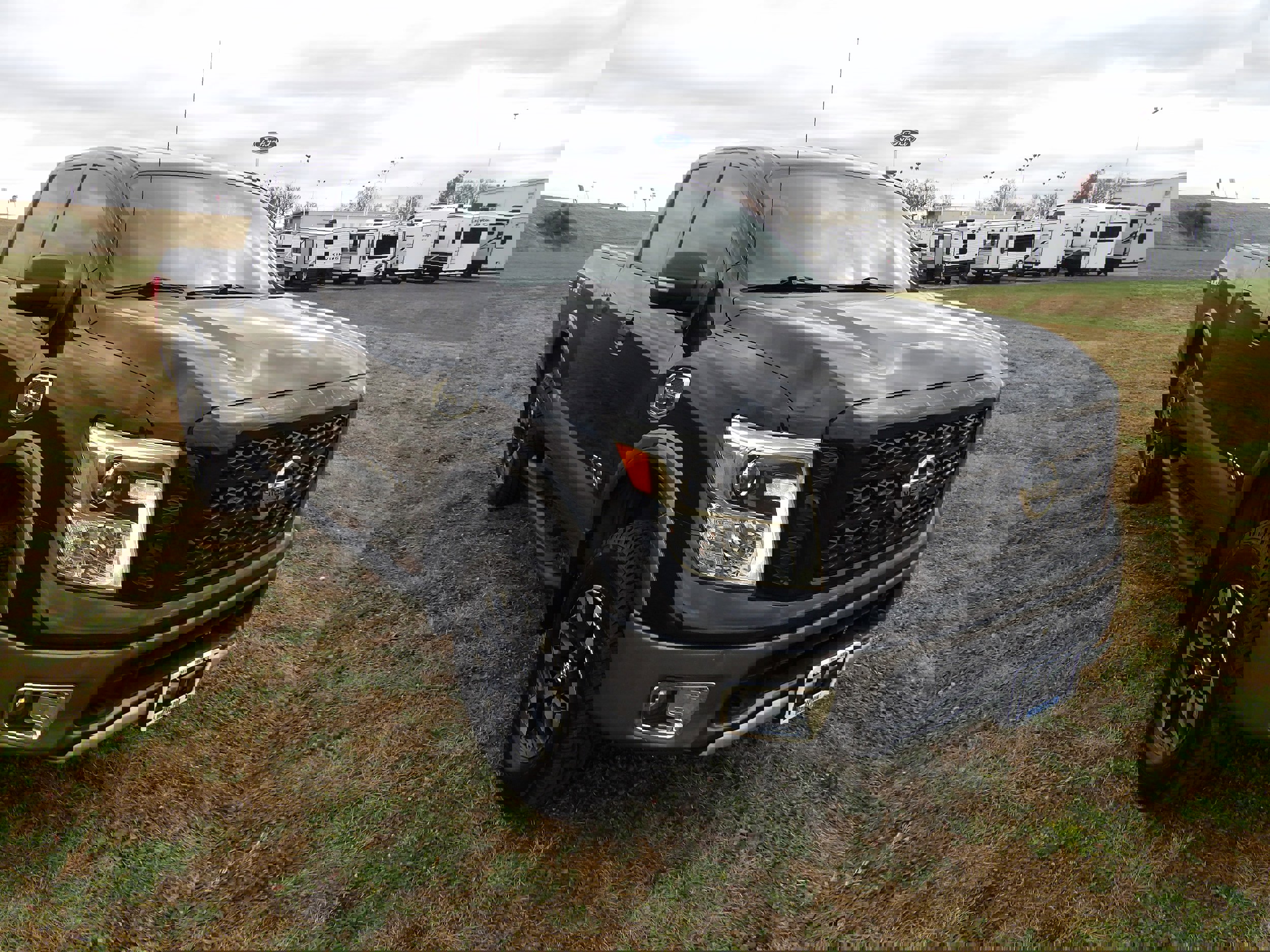 Used 2017 Nissan Titan PRO-4X image 5