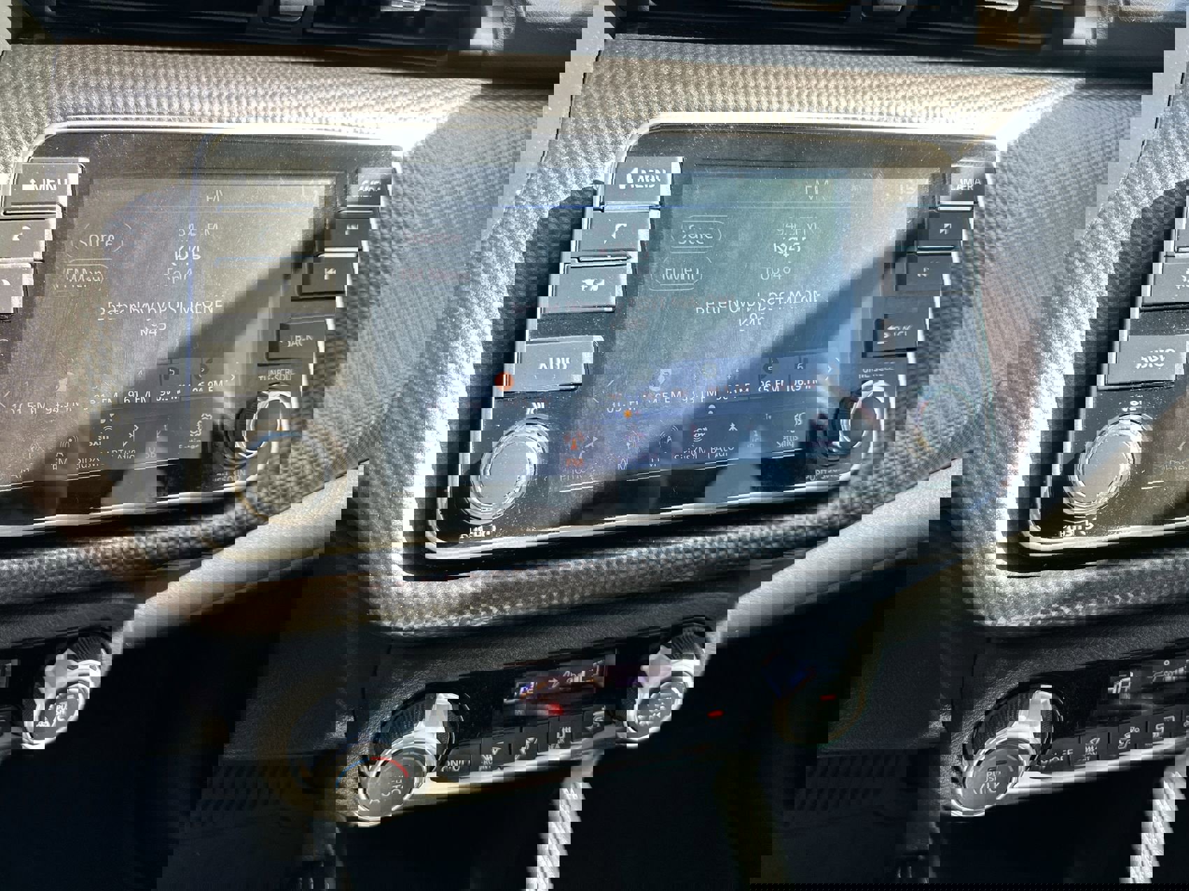 Used 2019 Nissan Kicks SV image 16