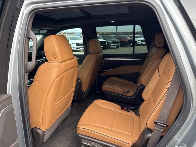 Used 2025 Cadillac Escalade Premium Luxury AWD/4WD image 35