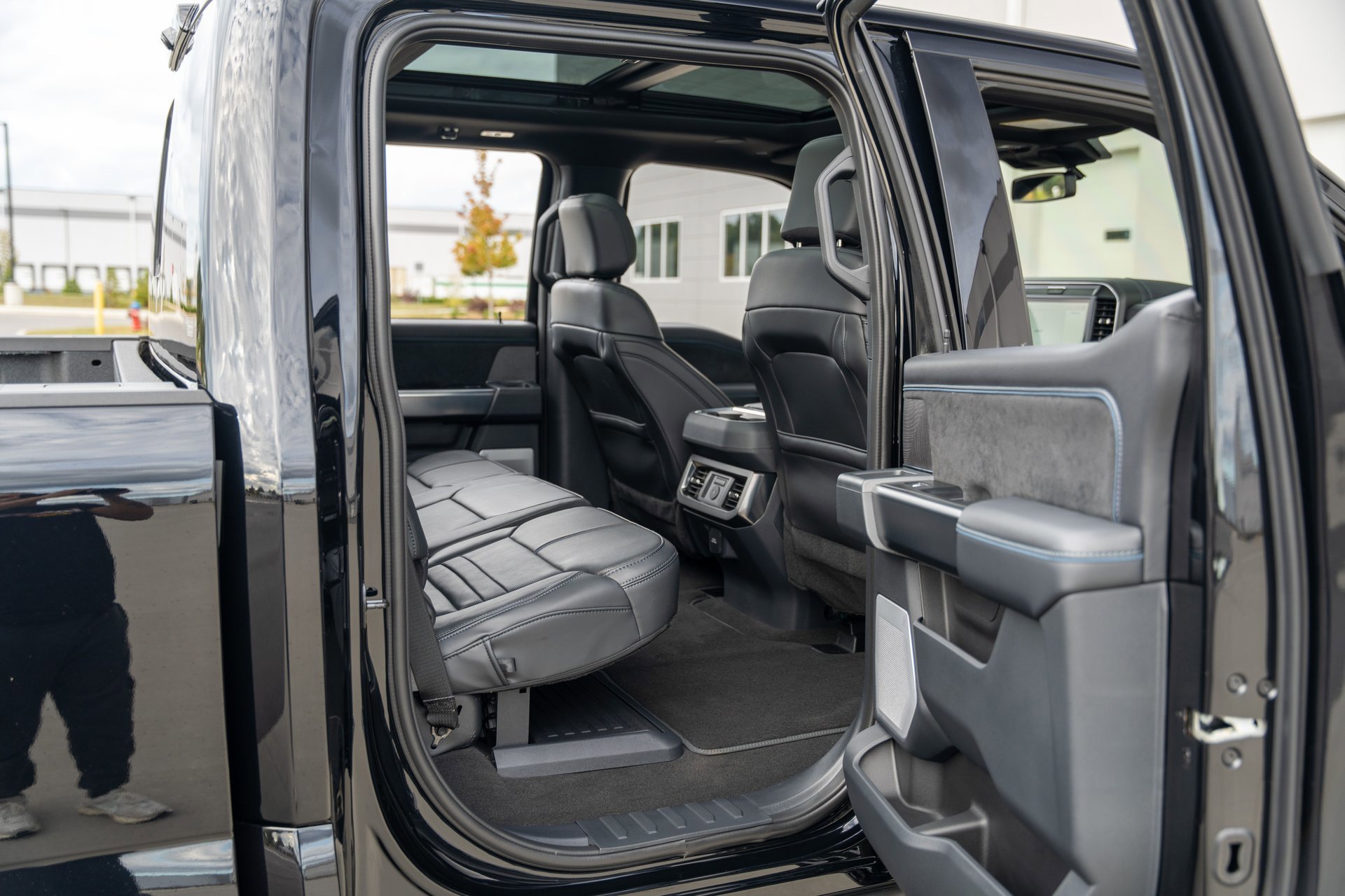 Used 2025 Ford F450 Platinum image 38