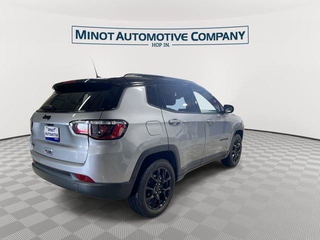 Used 2023 Jeep Compass Latitude AWD/4WD image 8