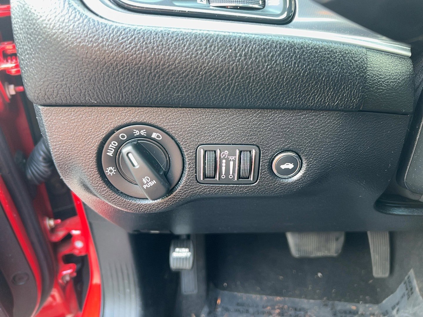 Used 2019 Dodge Challenger R/T w/ Driver Convenience Group RWD image 13