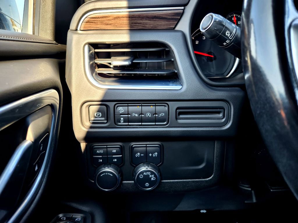 Used 2021 Chevrolet Tahoe Z71 image 12