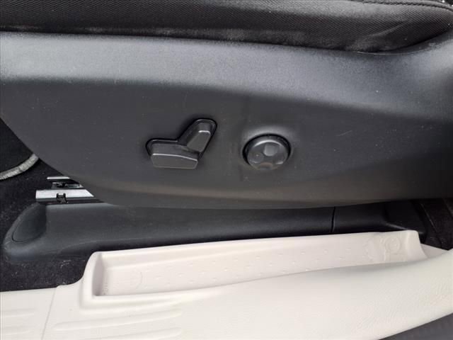 Used 2022 Chrysler Voyager LX FWD image 22
