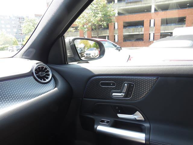 Used 2025 Mercedes-Benz GLA 250 4MATIC image 15