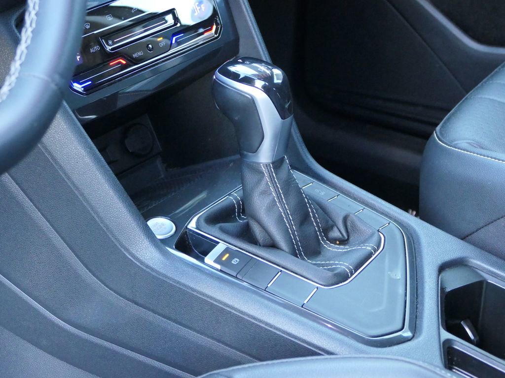 Used 2022 Volkswagen Tiguan SE image 22