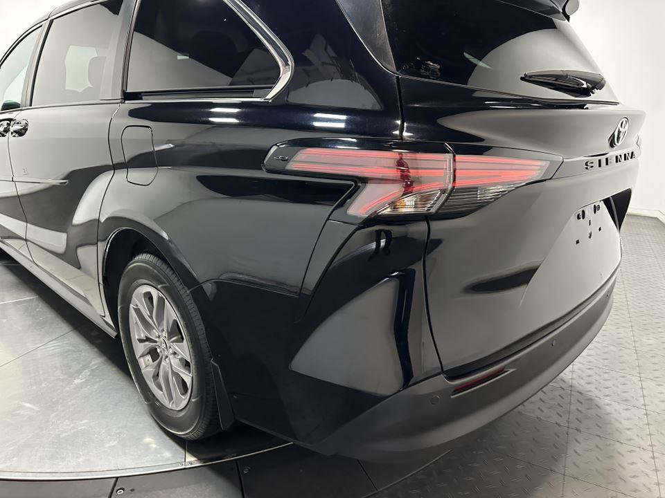 Certified 2021 Toyota Sienna XLE image 10