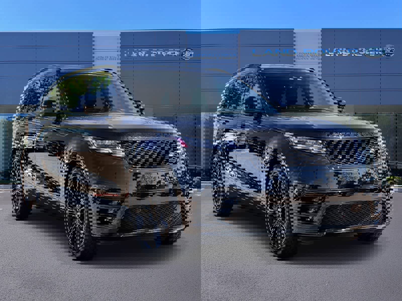 Used 2023 Land Rover Range Rover Velar HST image 3