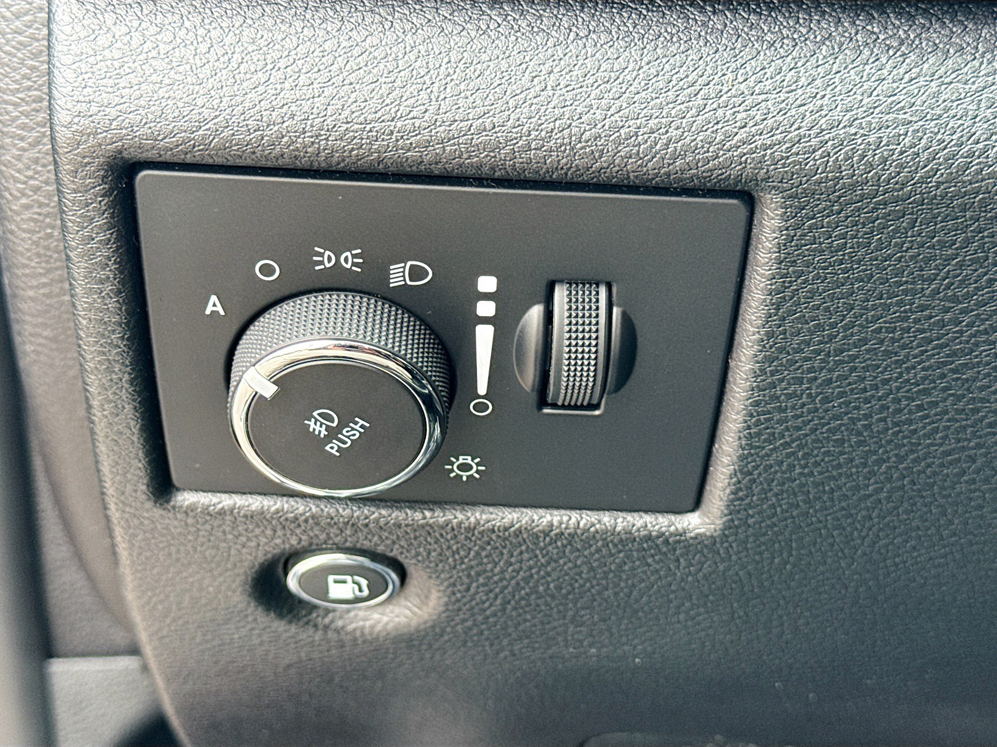 Used 2020 Jeep Grand Cherokee Limited RWD image 35