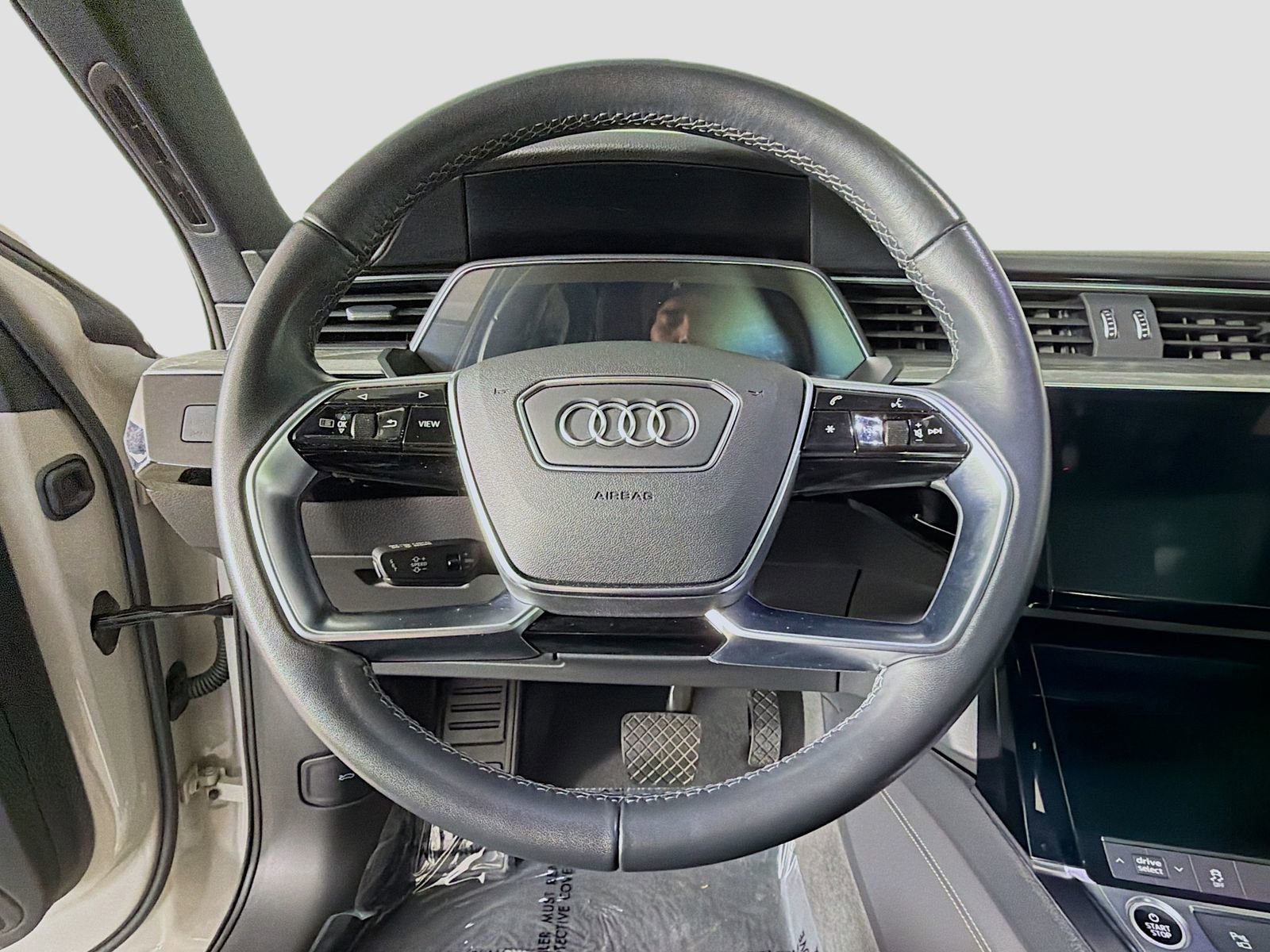 Certified 2022 Audi e-tron Premium w/ Convenience Plus Package AWD/4WD image 11