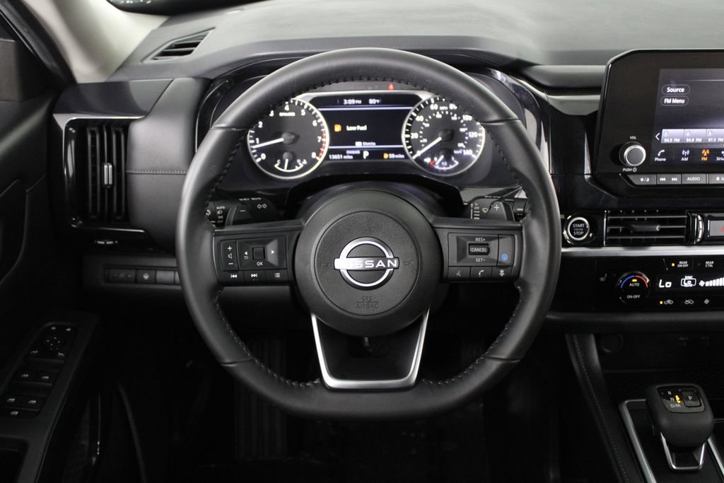 Certified 2024 Nissan Pathfinder SV FWD image 10