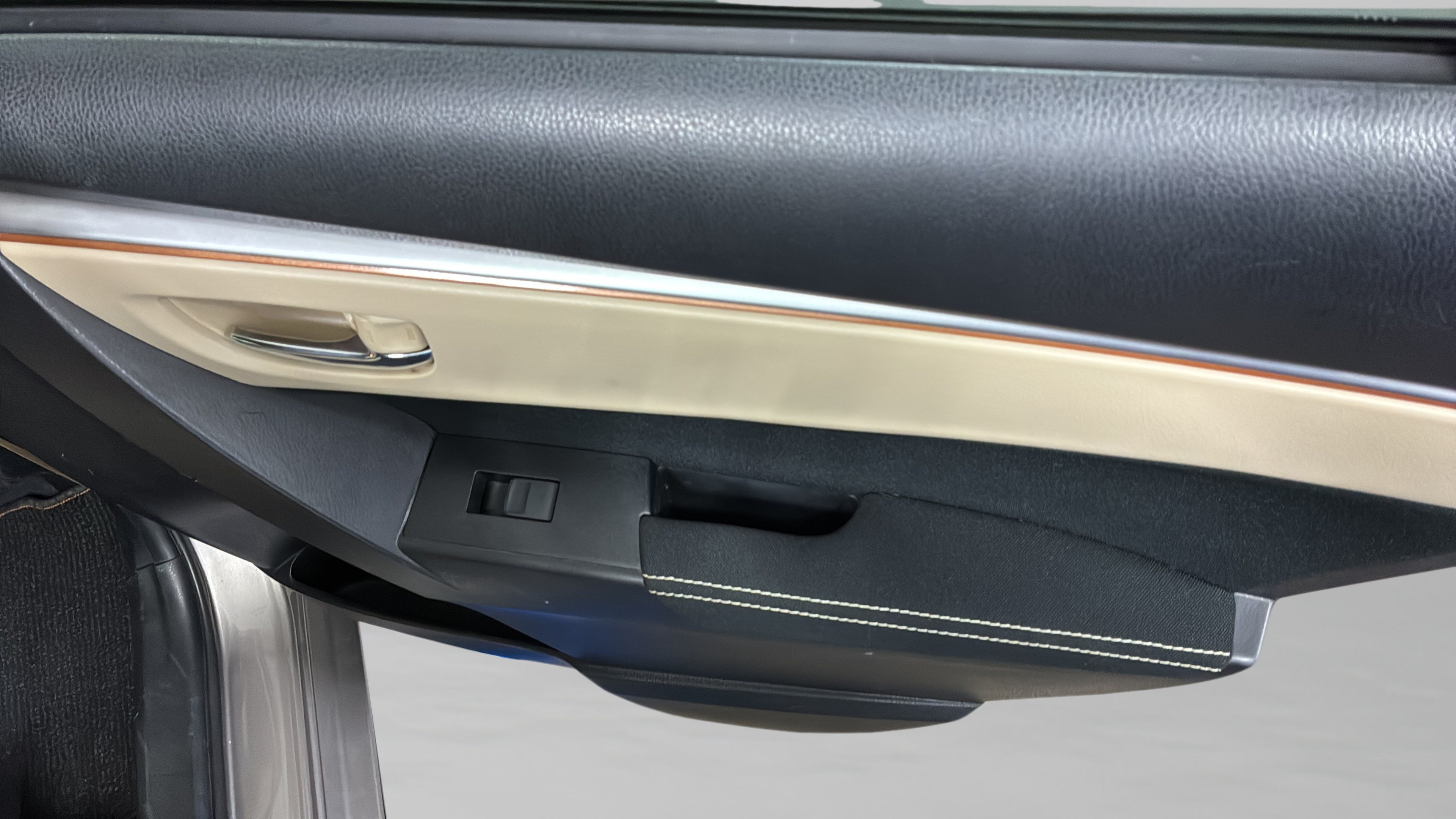 Used 2014 Toyota Corolla LE FWD image 21