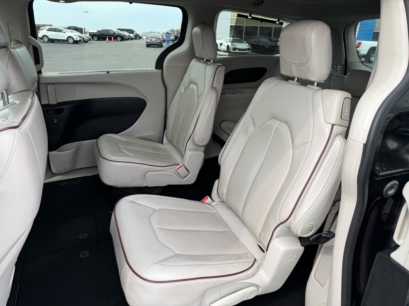 Used 2020 Chrysler Pacifica Limited w/ Advanced Safetytec Group FWD image 13