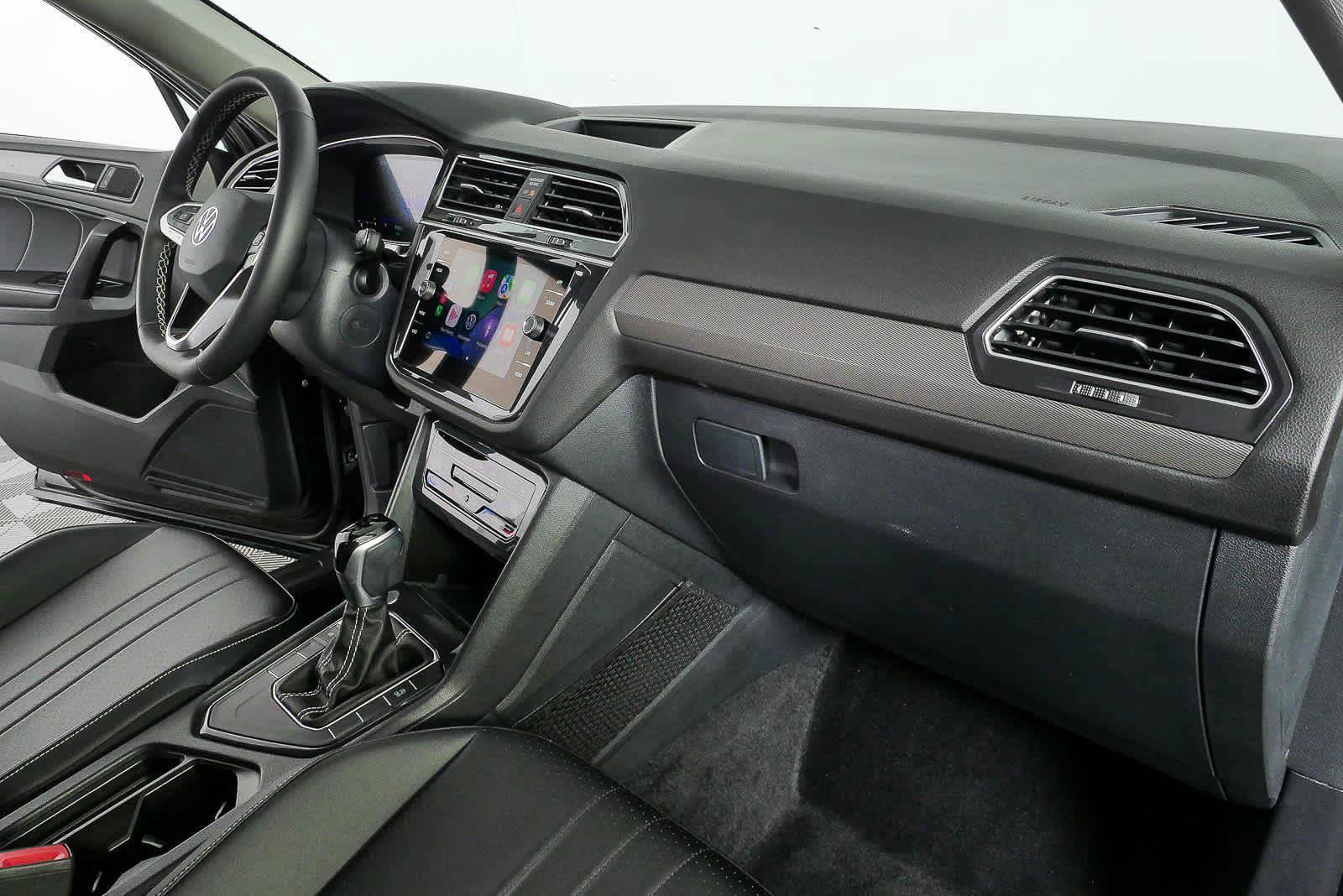 Certified 2024 Volkswagen Tiguan SE FWD image 21