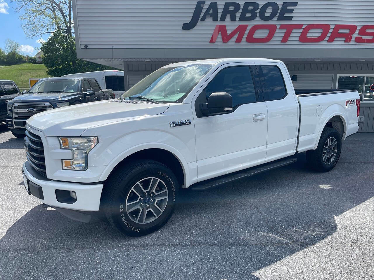 Used 2015 Ford F150 XLT w/ Equipment Group 302A Luxury AWD/4WD image 3