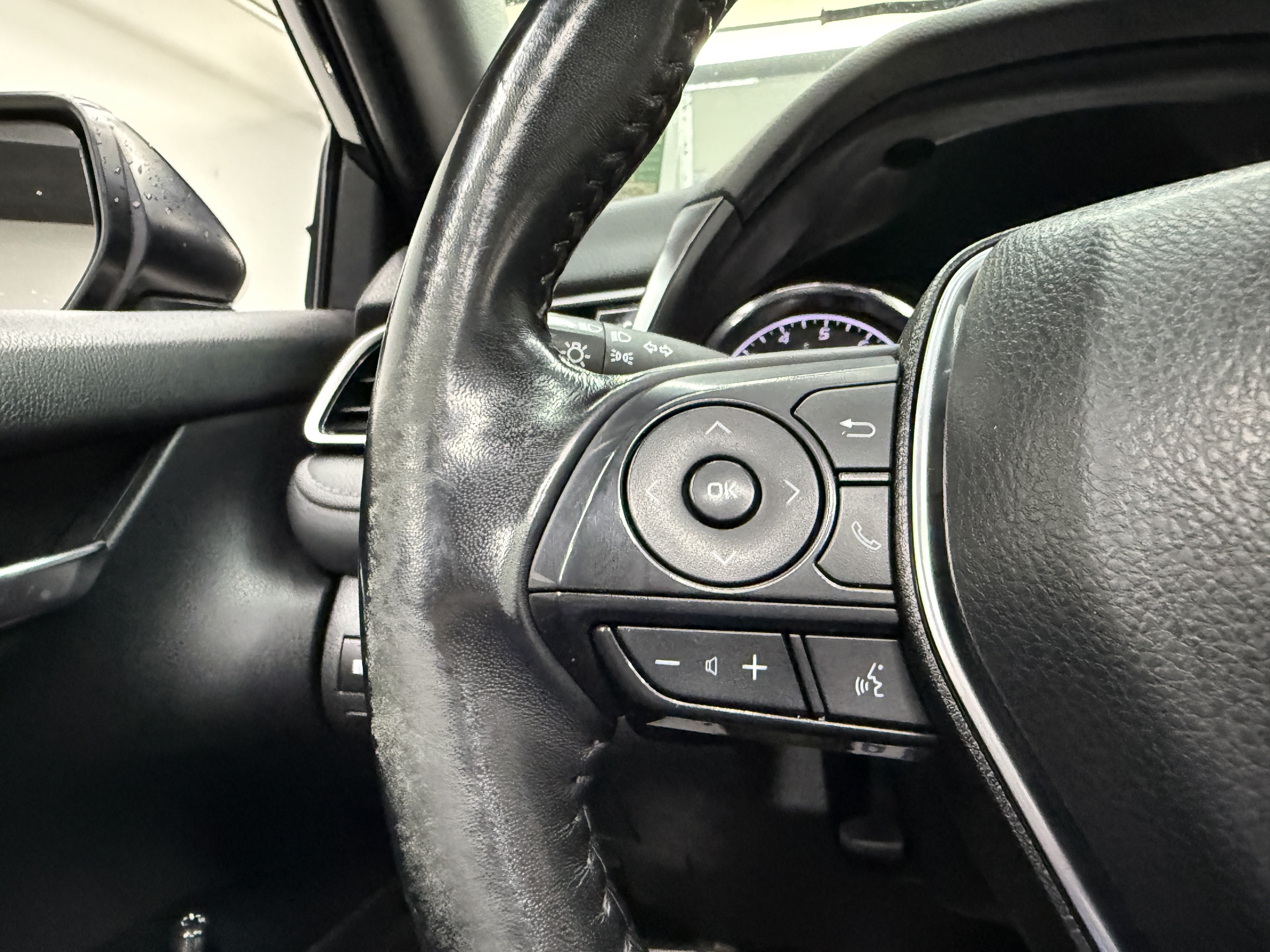 Used 2019 Toyota Camry SE FWD image 18