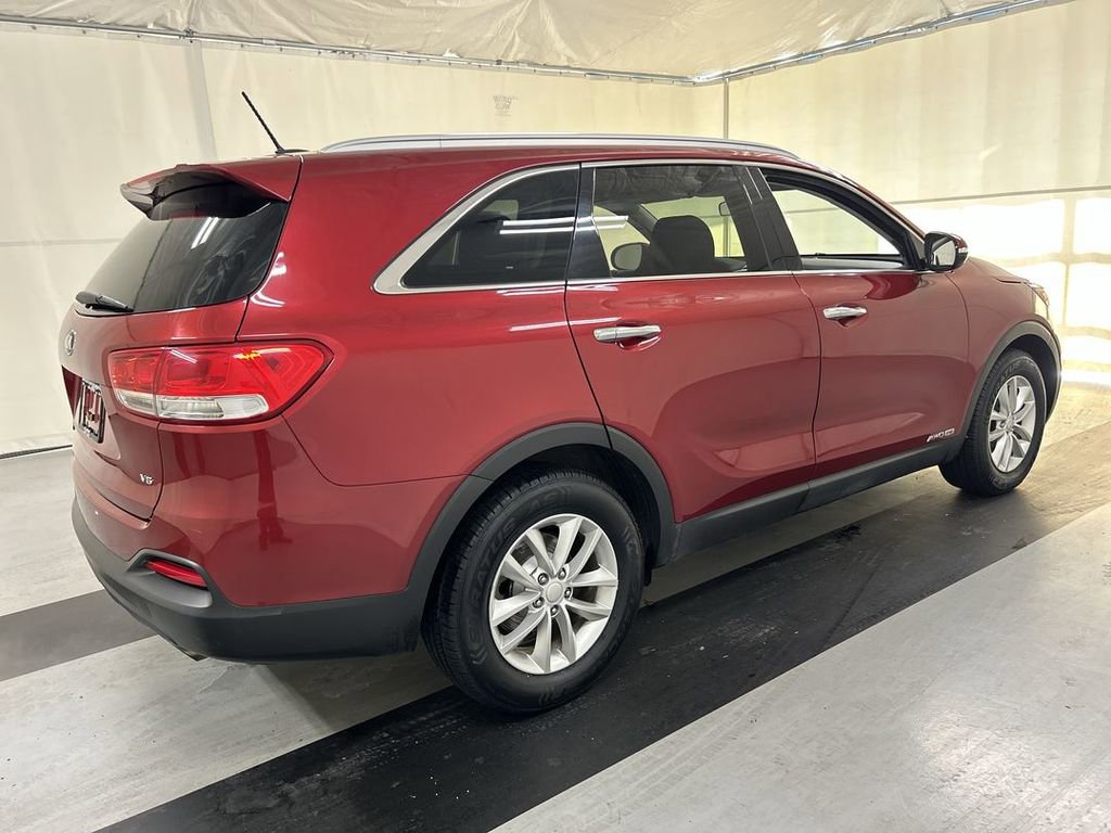 Used 2017 Kia Sorento LX AWD/4WD image 2
