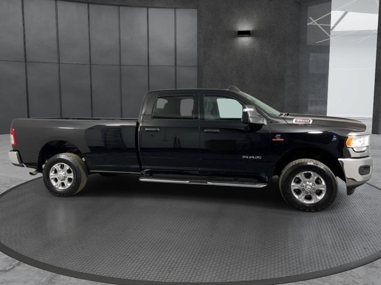 Used 2024 RAM 3500 Big Horn AWD/4WD image 4