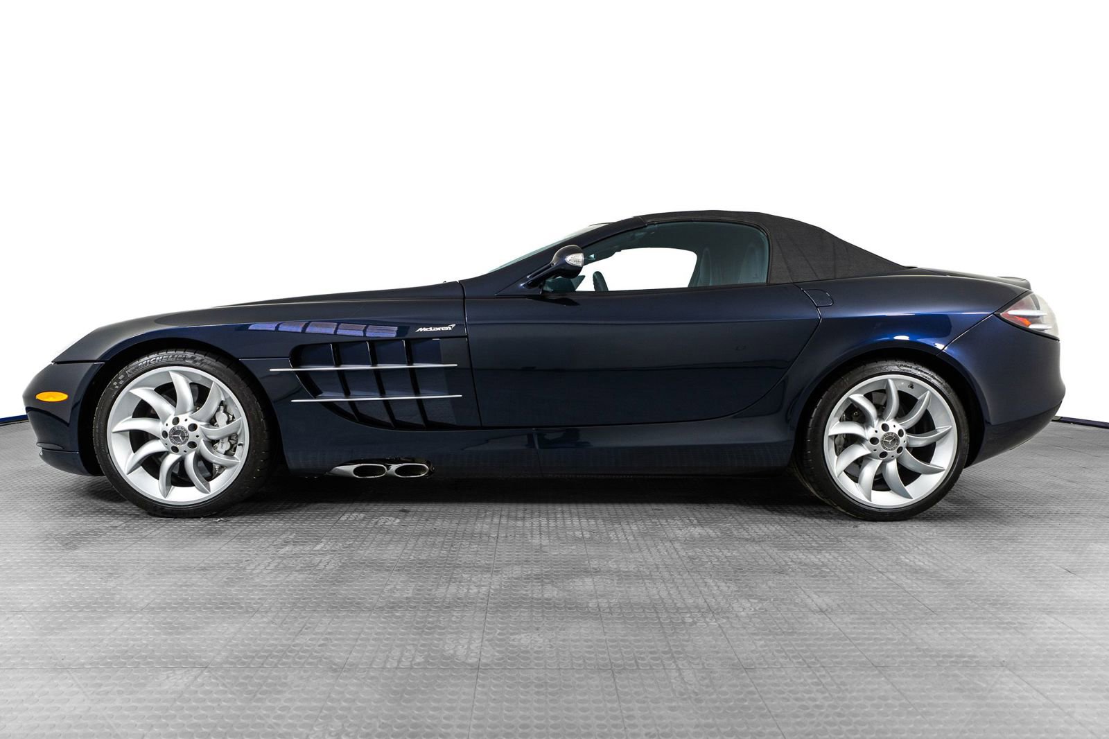 Used 2008 Mercedes-Benz SLR image 3