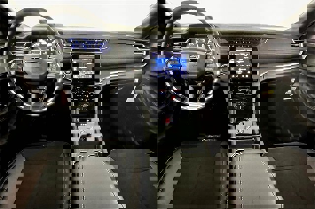 New 2025 Jeep Grand Cherokee Altitude image 6