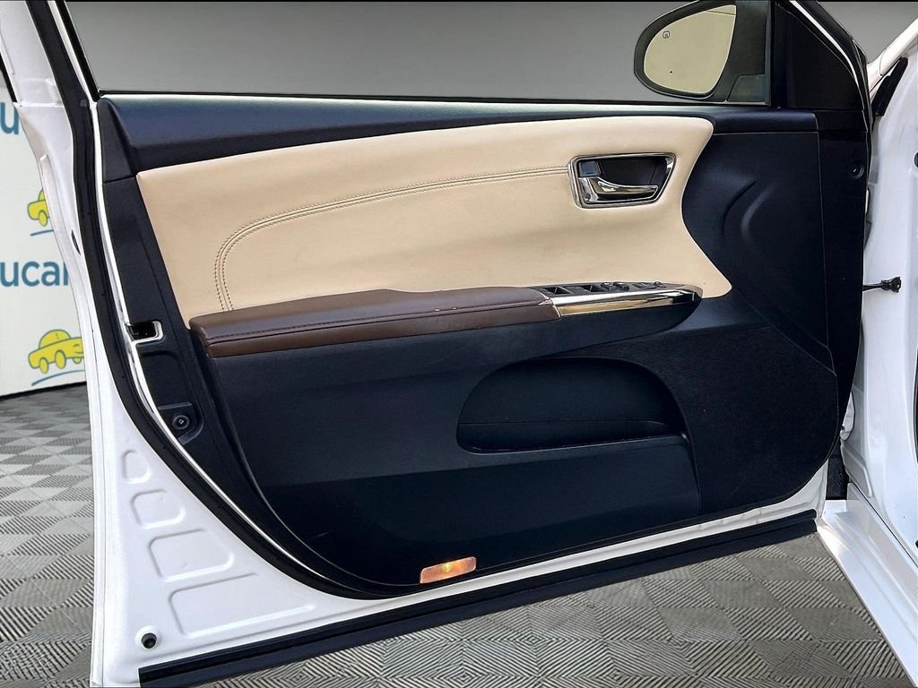 Used 2013 Toyota Avalon XLE FWD image 9