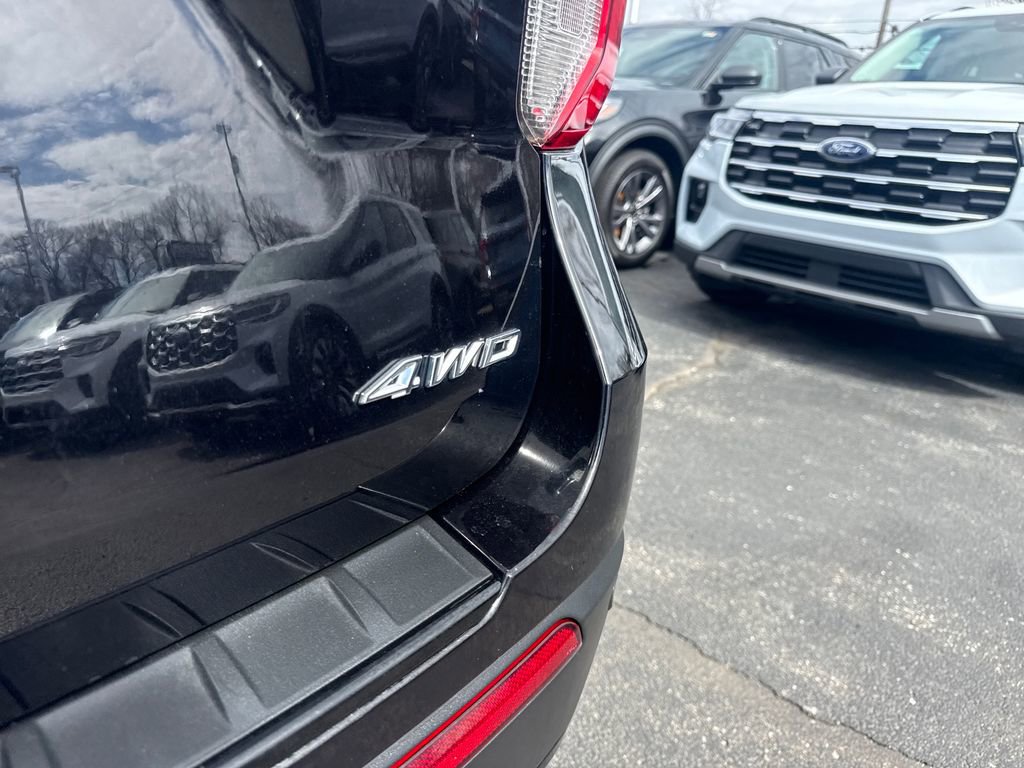 Used 2022 Ford Explorer ST-Line w/ Class IV Trailer Tow Package image 11