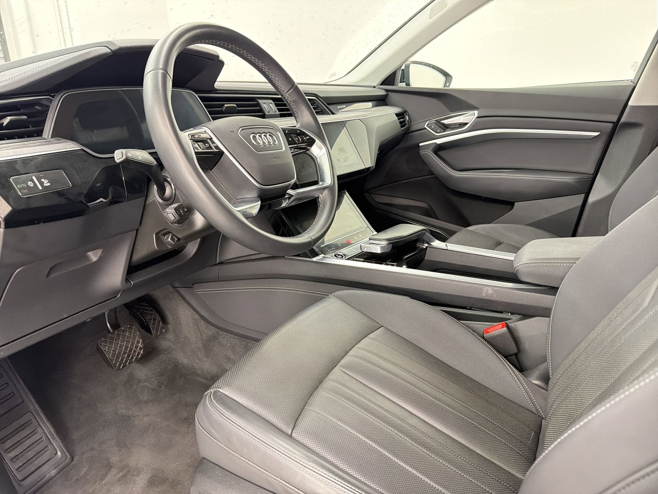 Used 2024 Audi Q8 e-tron Premium Plus w/ Premium Plus Package AWD/4WD image 4