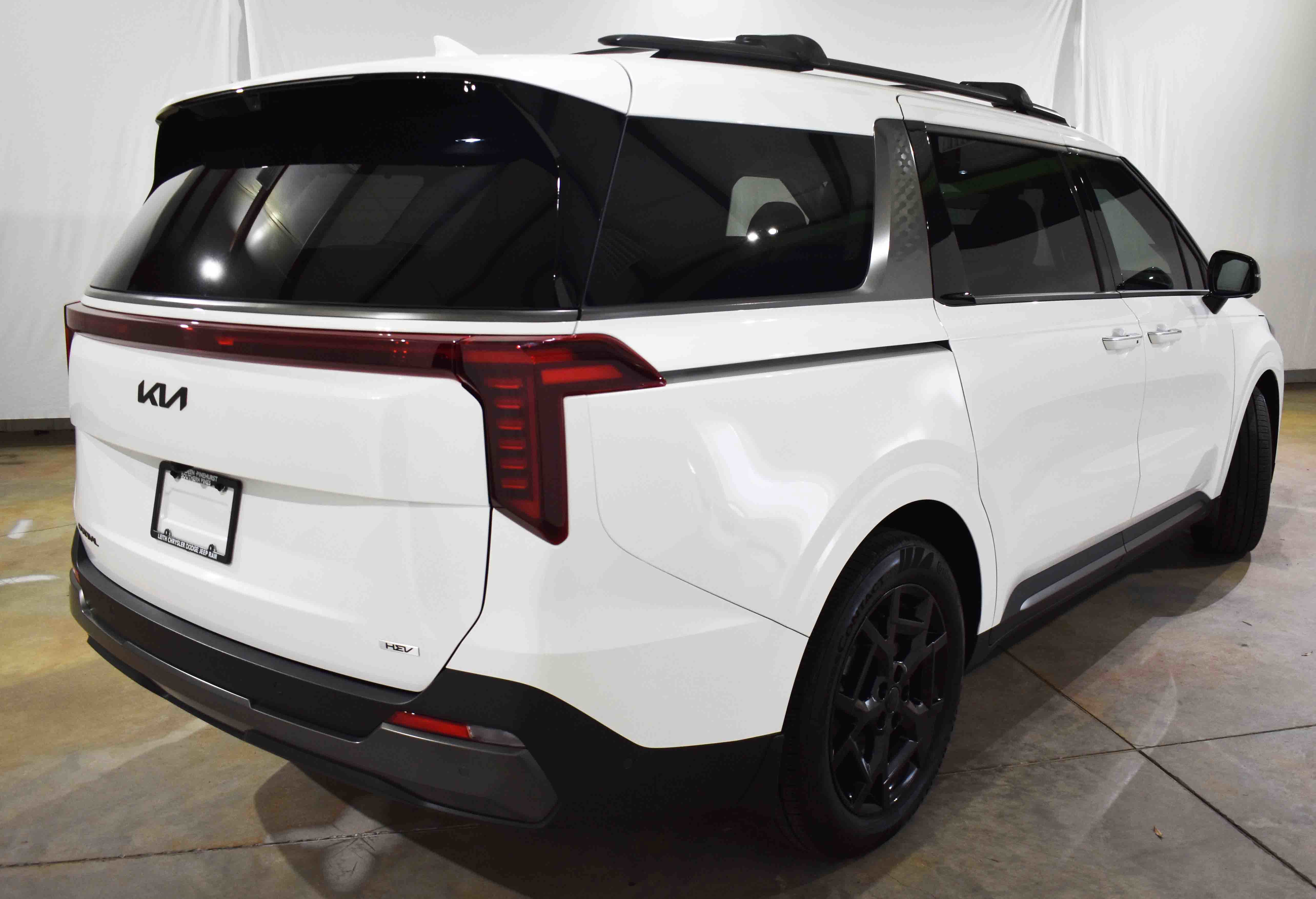 Used 2025 Kia Carnival SX Prestige image 9