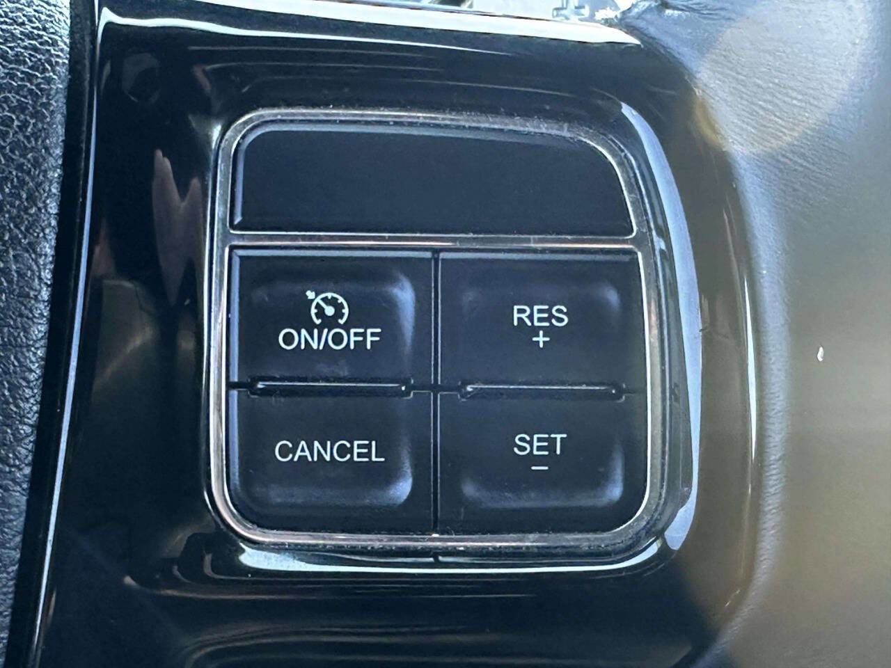 Used 2014 Chrysler 300 S image 29